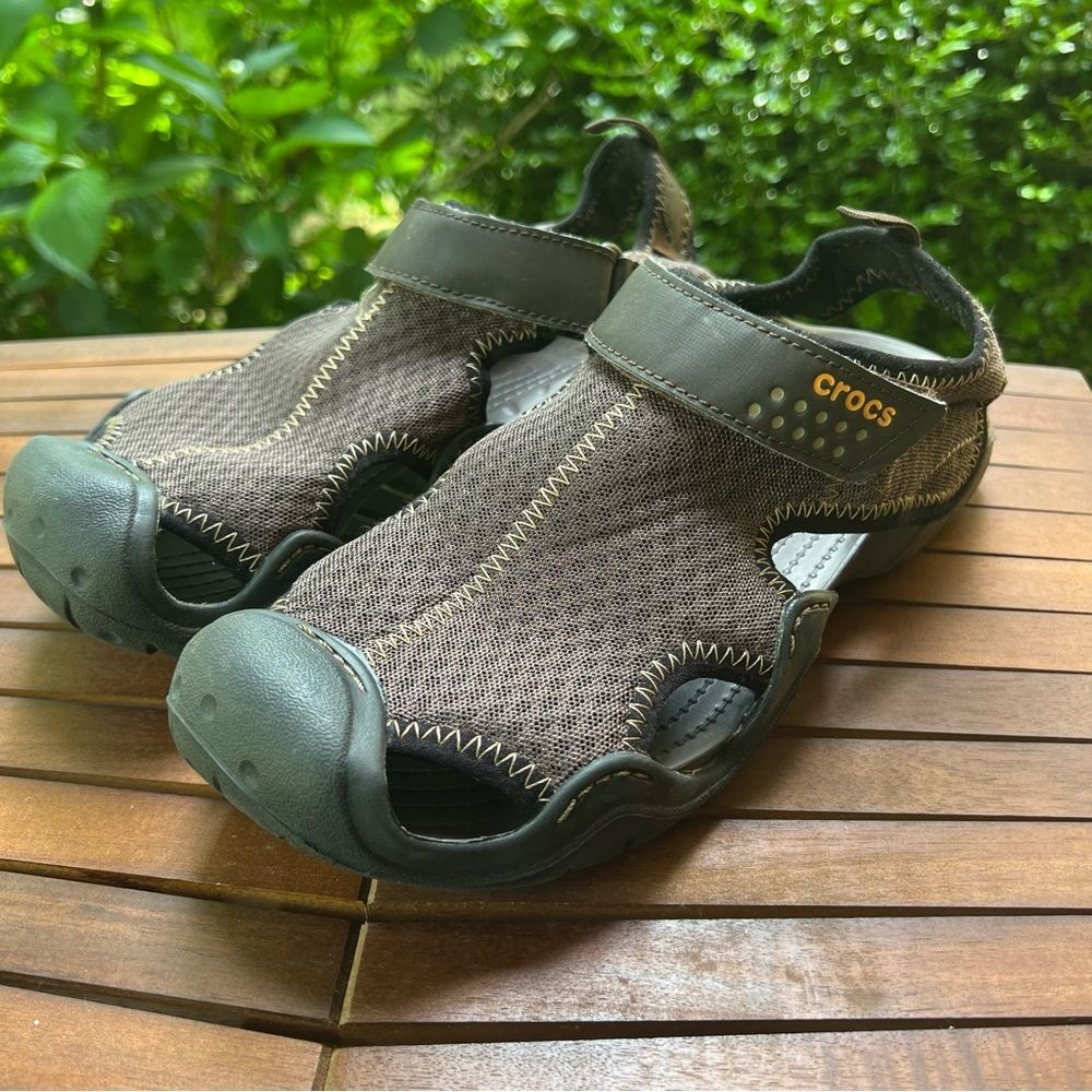 CROCS Men's Swiftwater™ Mesh Sandals
size 8 for river lake ocean brown & black